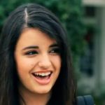 Rebecca Black nel video di Friday