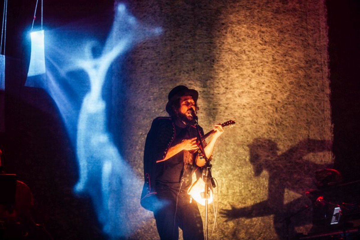 Capossela_Foto di Chico De Luigi